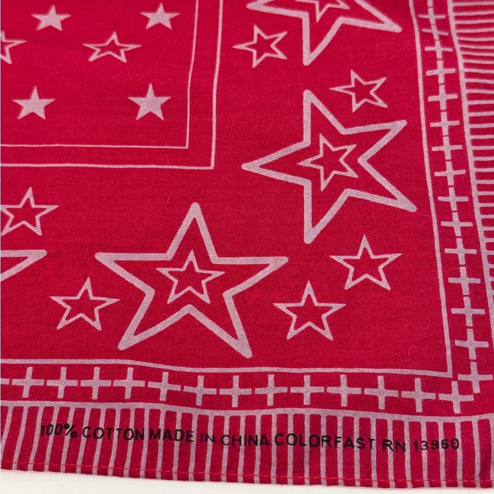 ⭐ Preloved Red Star Print Cotton Bandana – Classic Americana Charm ⭐